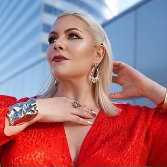 ALEXIS BITTAR Crumpled Gold Dangling Hoop Earrings - Picture 4 of 6